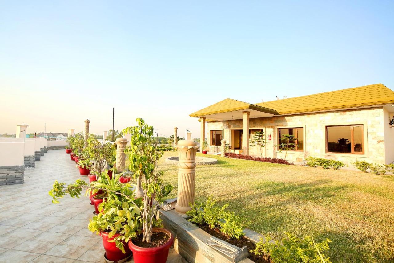 Oyo Flagship Armaan Resort Shāhpur Exterior photo