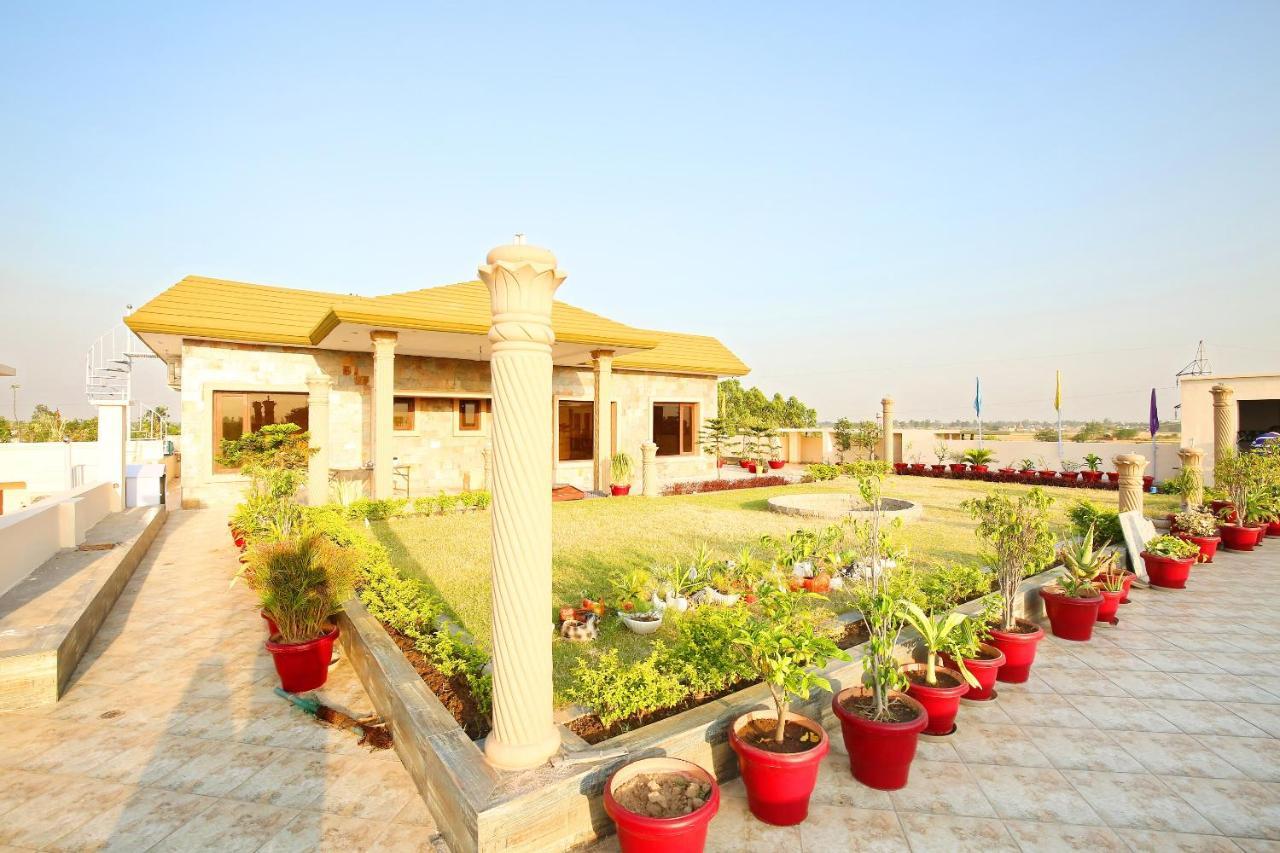 Oyo Flagship Armaan Resort Shāhpur Exterior photo
