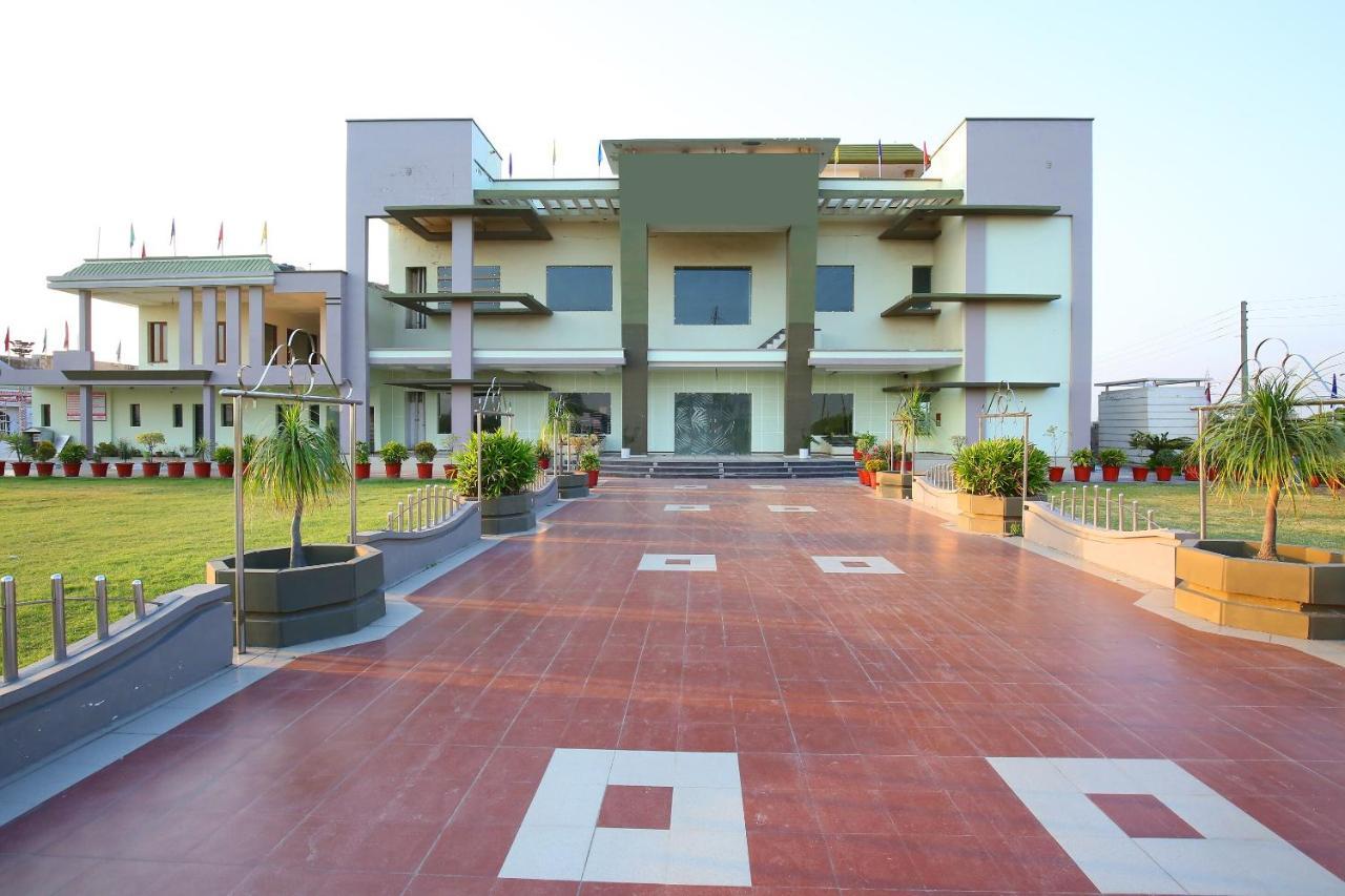 Oyo Flagship Armaan Resort Shāhpur Exterior photo
